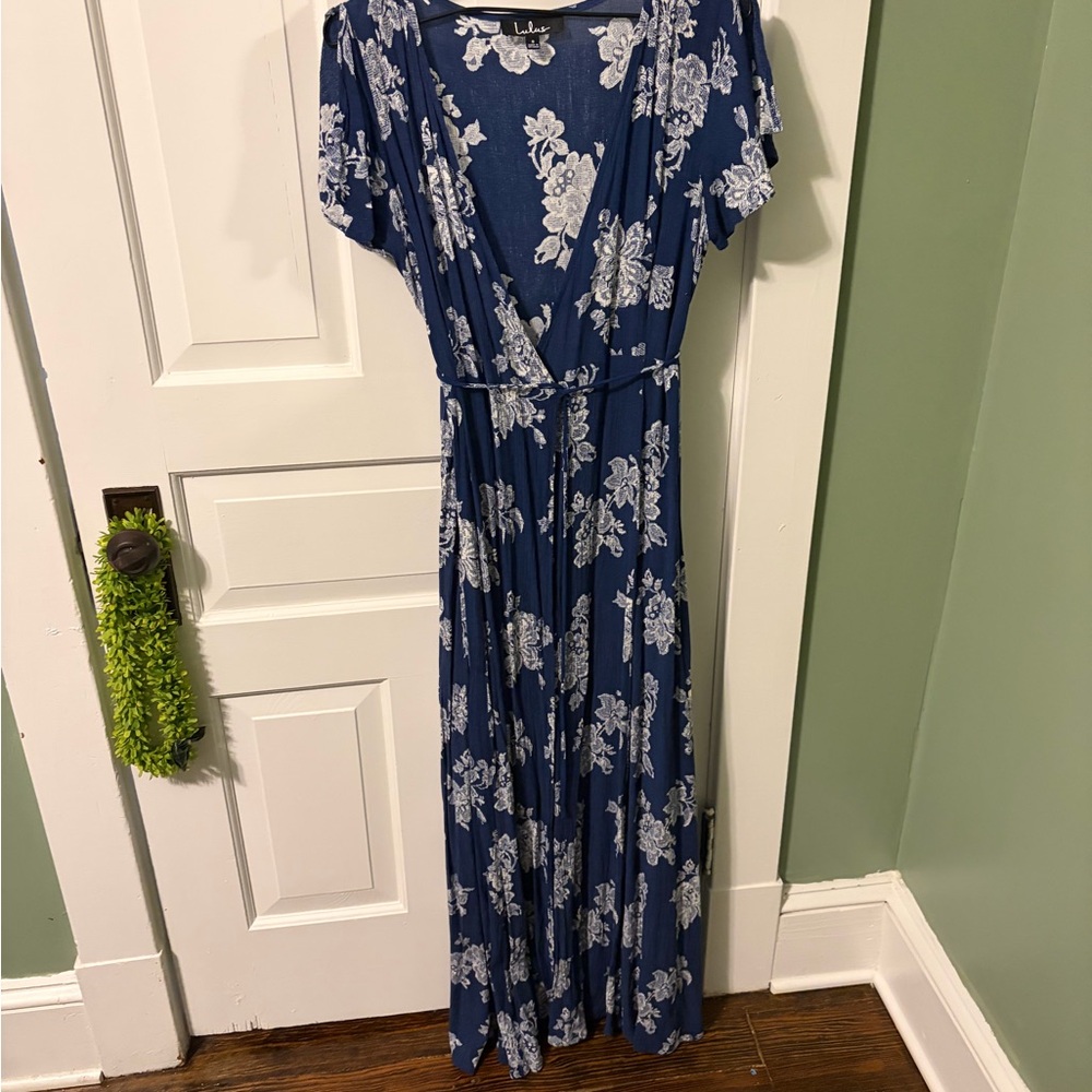 Lulu's Navy and White Floral Maxi Dress
